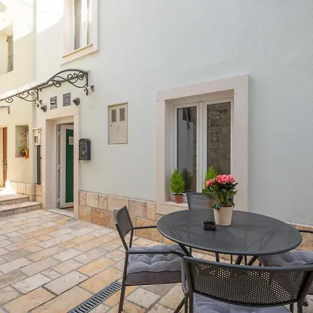 D - Beautiful In The Heart Of Split