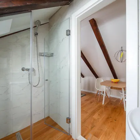 D - Beautiful In The Heart Of Apartment Split