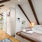 D - Beautiful In The Heart Of Apartment Split